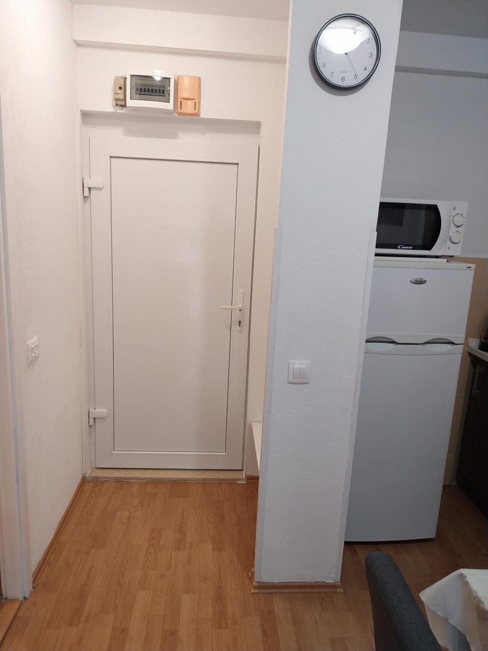 Facade/entrance, minibar