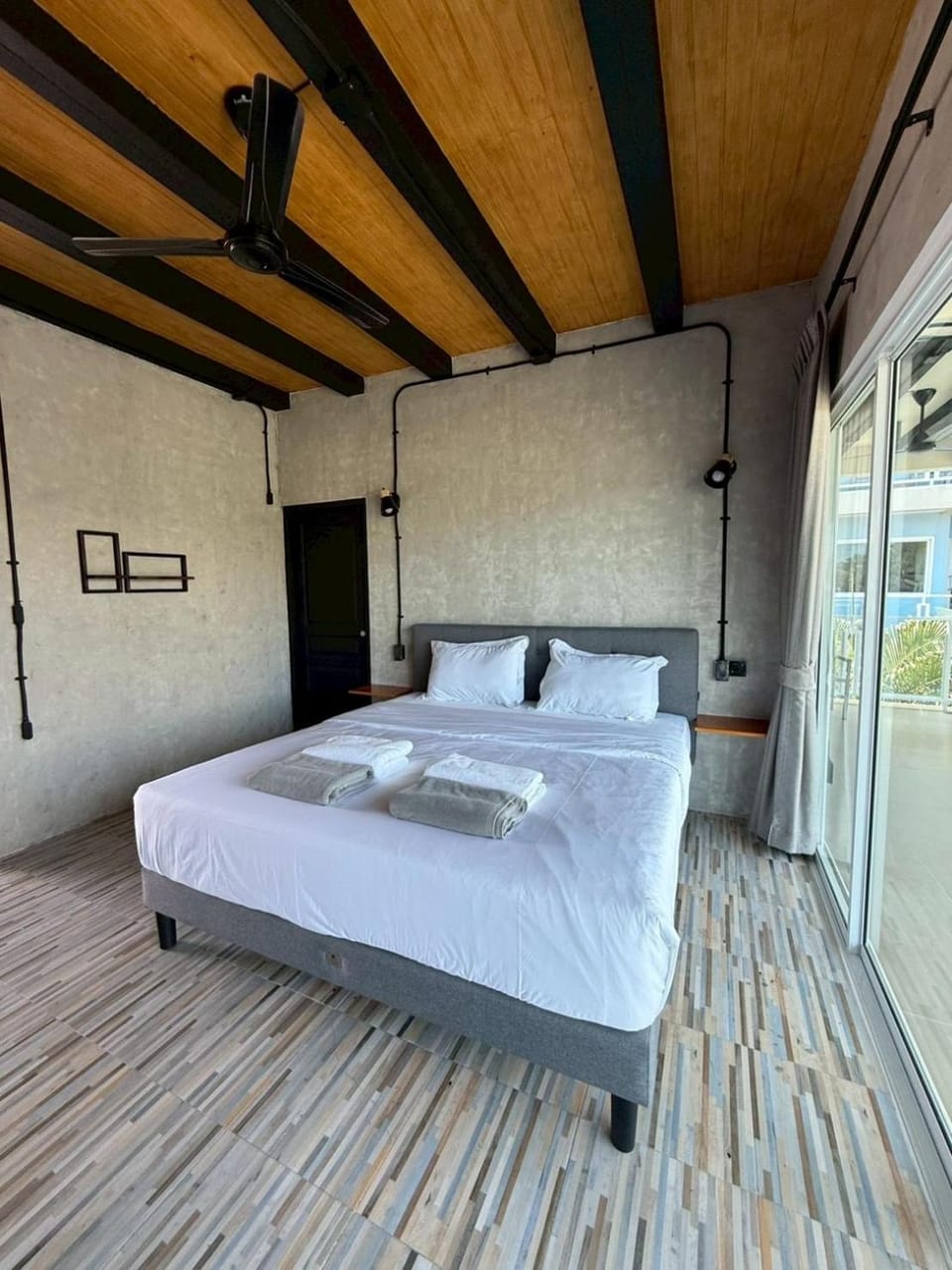 Surf & Sand Resort Hotel in Nong Kae