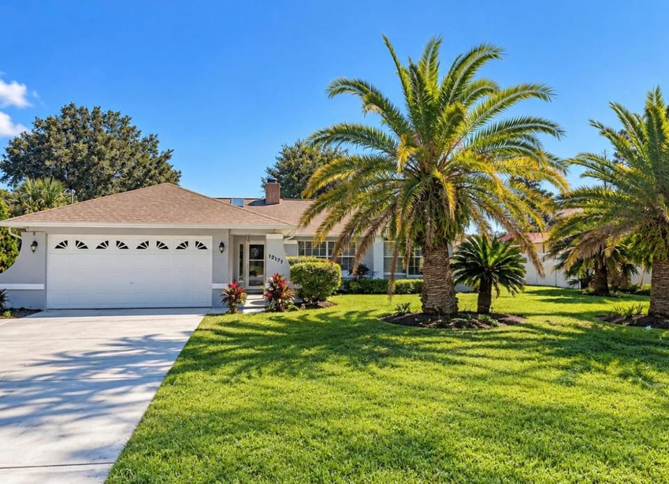 Serenity & Sunshine House in Spring Hill