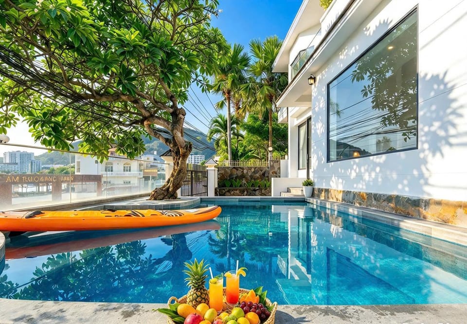 Property building, Patio, Day, Garden, Garden view, Pool view, Swimming pool, sunbed