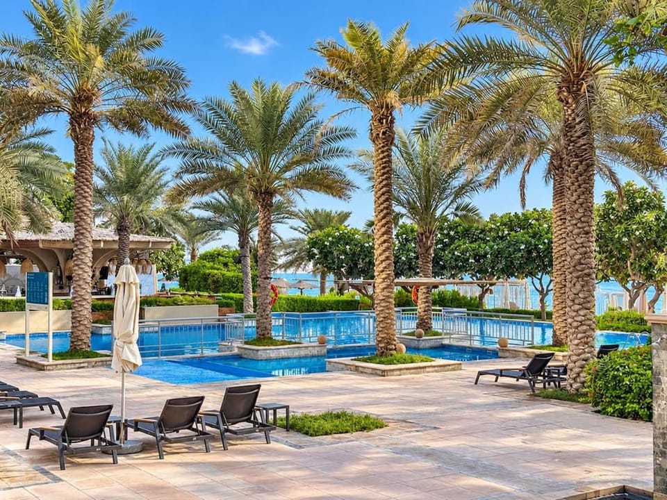 FIRST CLASS 1BR Tropical Escape On The Palm Apartment in Dubai