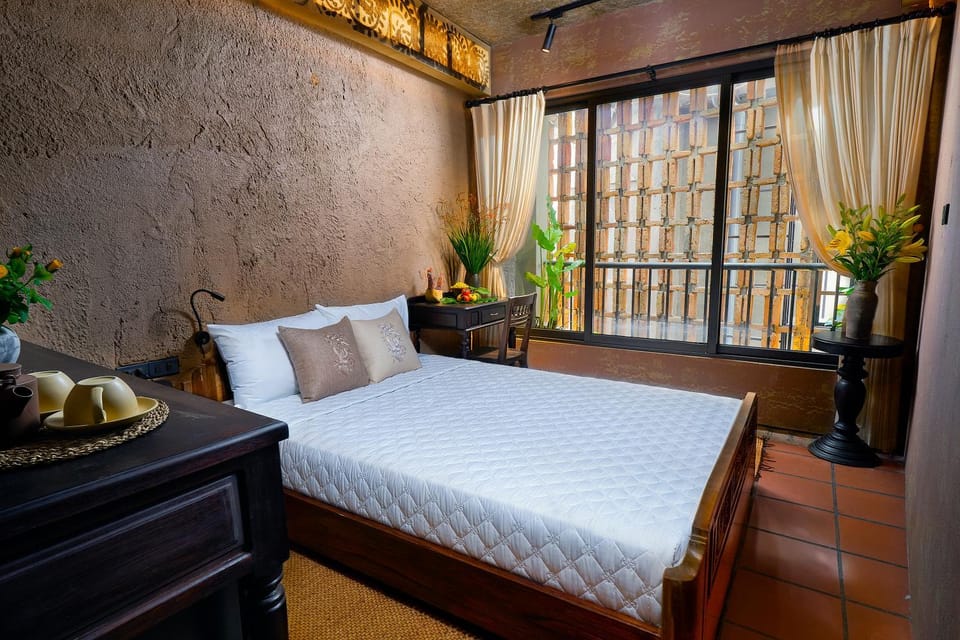 Bed, Living room, Photo of the whole room, Seating area, Bedroom