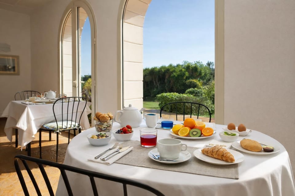 View (from property/room), Balcony/Terrace, Food and drinks, Dining area, Food, Breakfast, Continental breakfast, Lunch, Dinner, Drinks