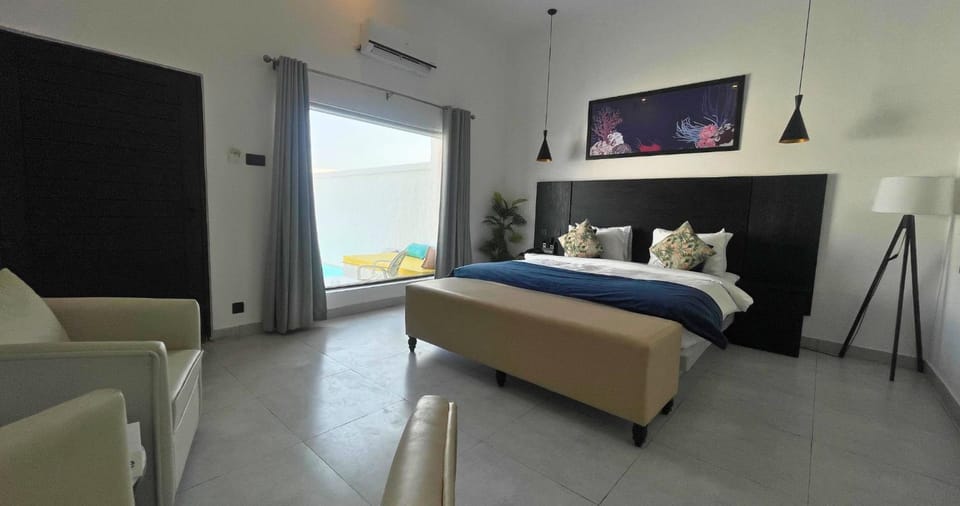 Bed, Bedroom, Pool view, Swimming pool