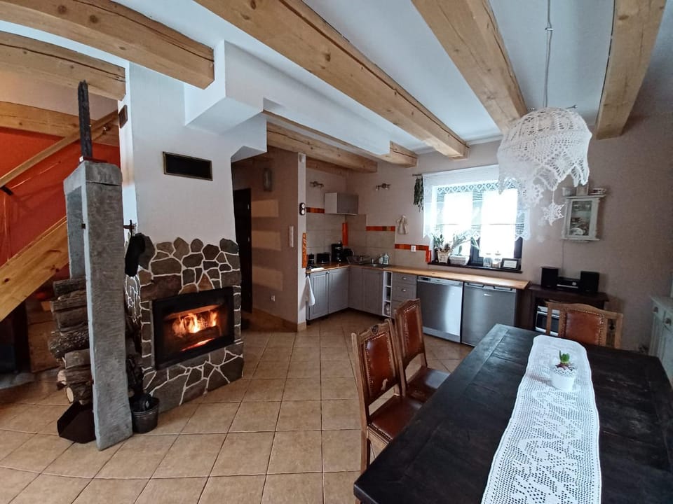 Kitchen or kitchenette, Dining area, flat iron