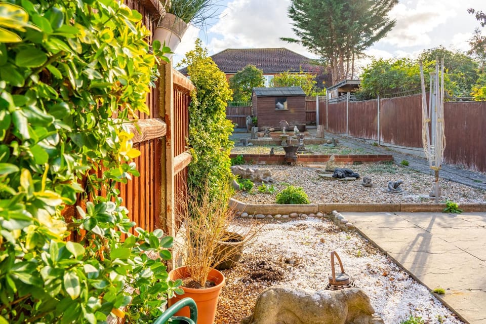 Swift Host - Reedham House - Sleeps 6 - Private Garden - Ferry - Train - Parking House in Broadland District