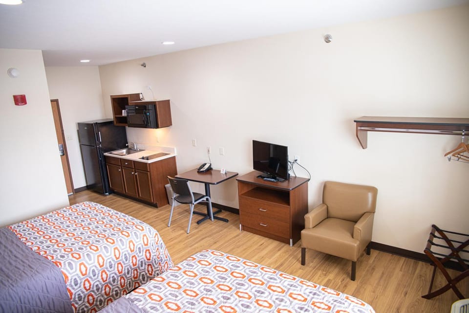 White House Suites Hotel in Plainfield