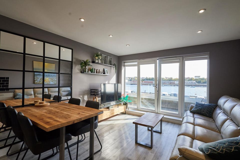 Kitchen or kitchenette, Living room, Dining area