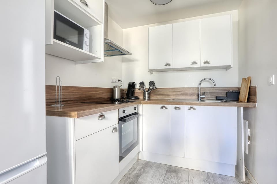 Kitchen or kitchenette