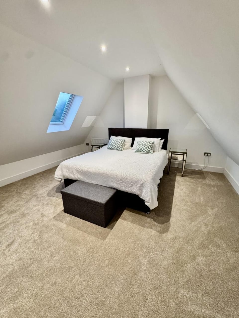 Large 4 bed house Bottesford Village - Amaya 34 House in South Kesteven District
