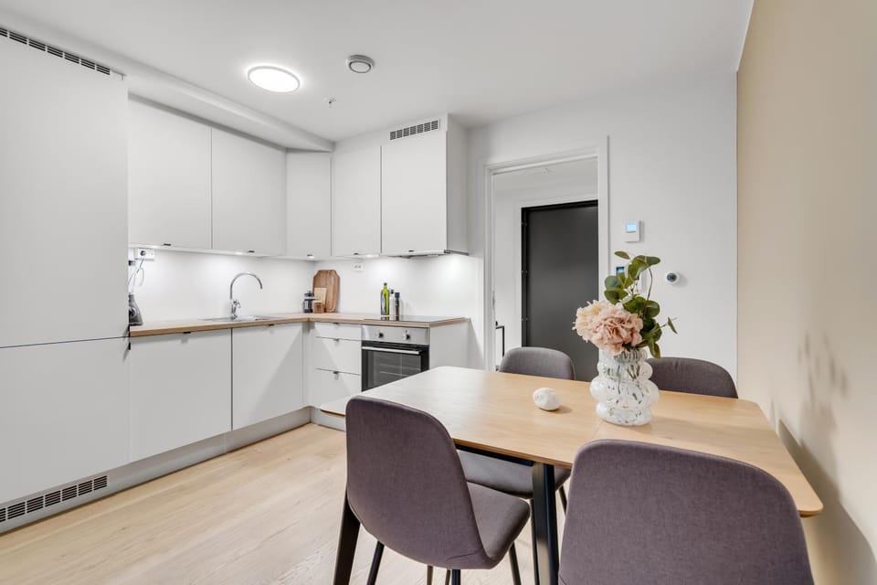 The Polar Rose Suite - Modern with Balcony Apartment in Tromso