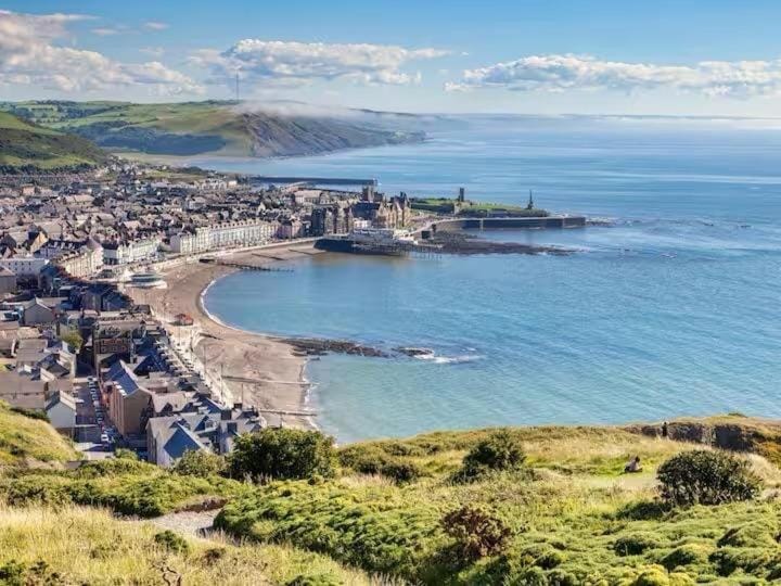 Luxury seaside accommodation Swn Y Mor 6 Apartment in Aberystwyth
