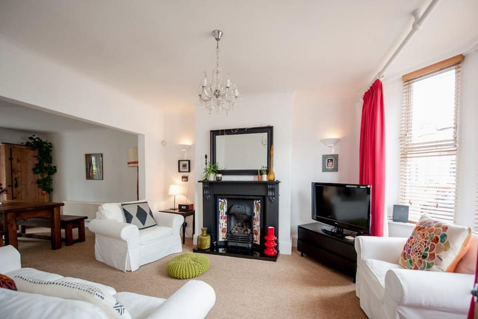 Communal lounge/ TV room, TV and multimedia, Living room
