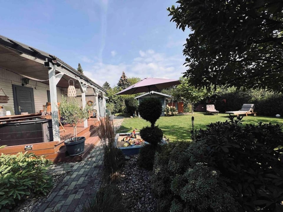Property building, Day, Garden, Garden view