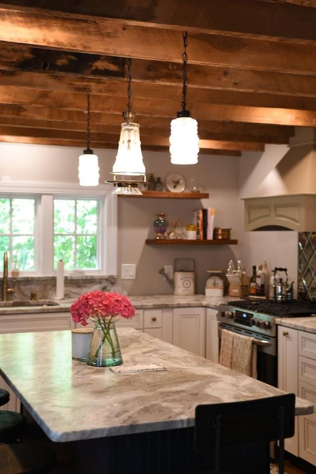 Kitchen or kitchenette, Seating area