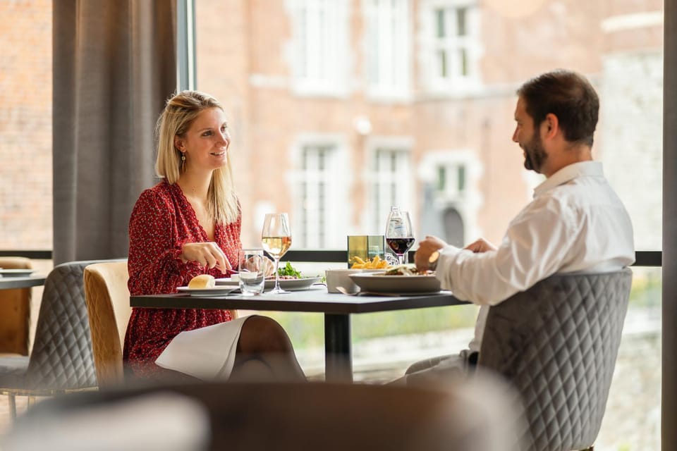 Restaurant/places to eat, Restaurant/places to eat, People, Food and drinks