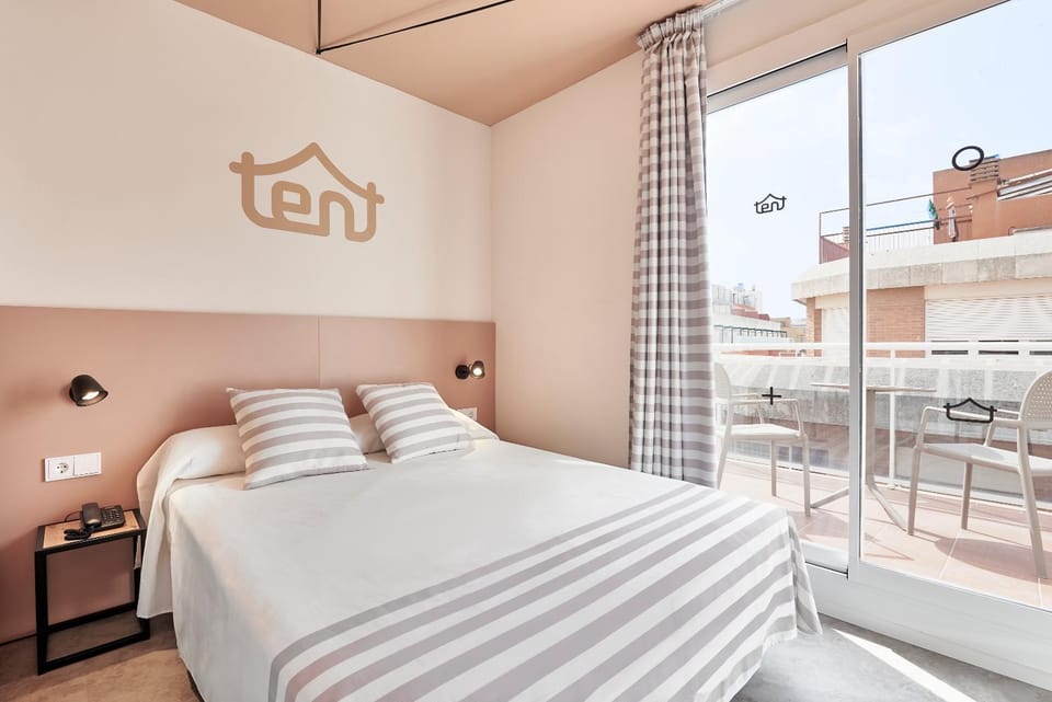 Bed, Photo of the whole room