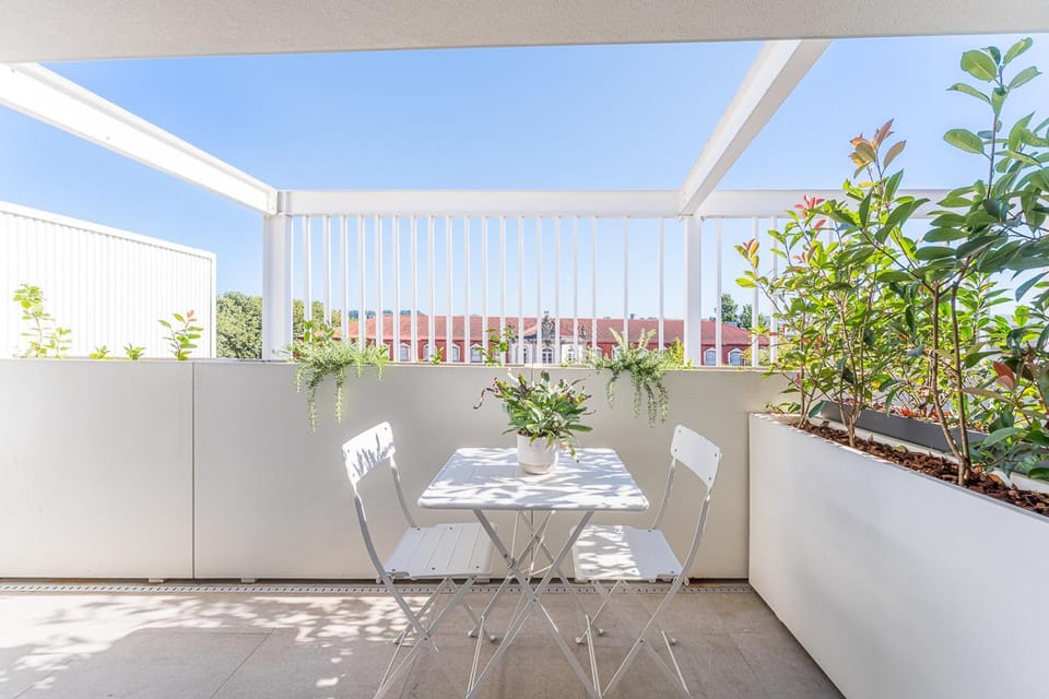 GuestReady - Modern Retreat with Private Balcony Apartment in Guimaraes