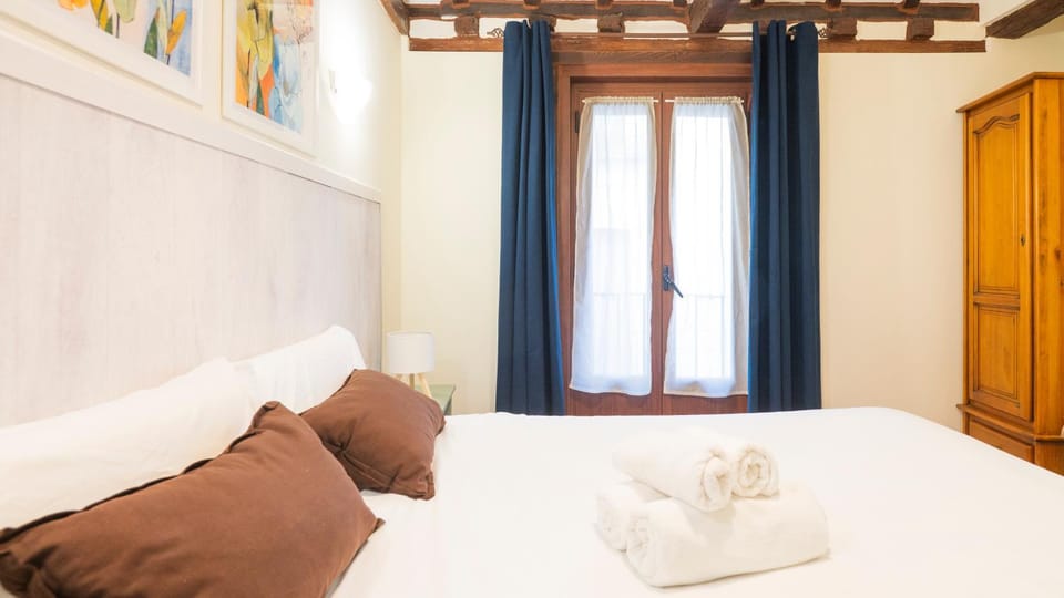 Bed, Photo of the whole room, Bedroom, towels, wardrobe
