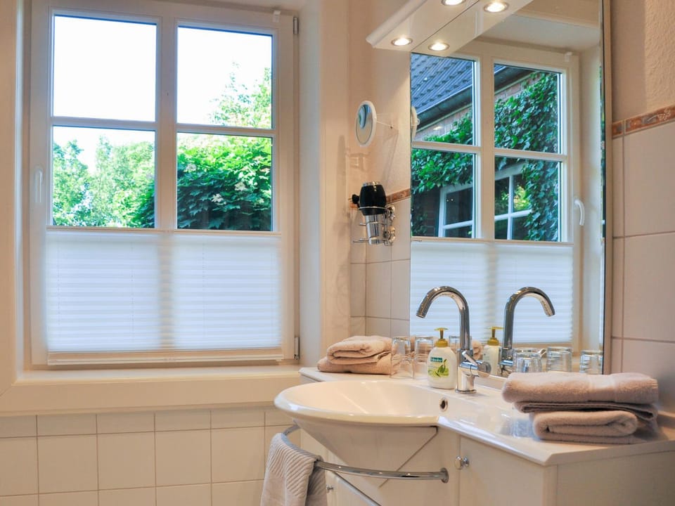 Bathroom, Decorative detail