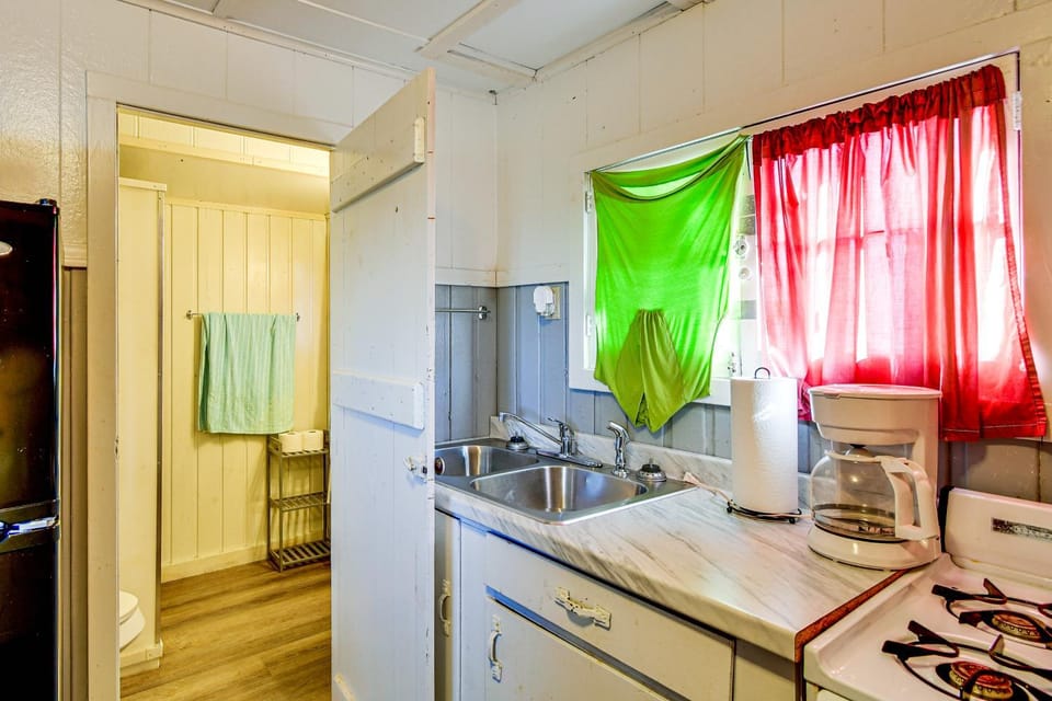 Quaint Couple’s Unit w/ Lake Access in Tawas City Apartment in Tawas City