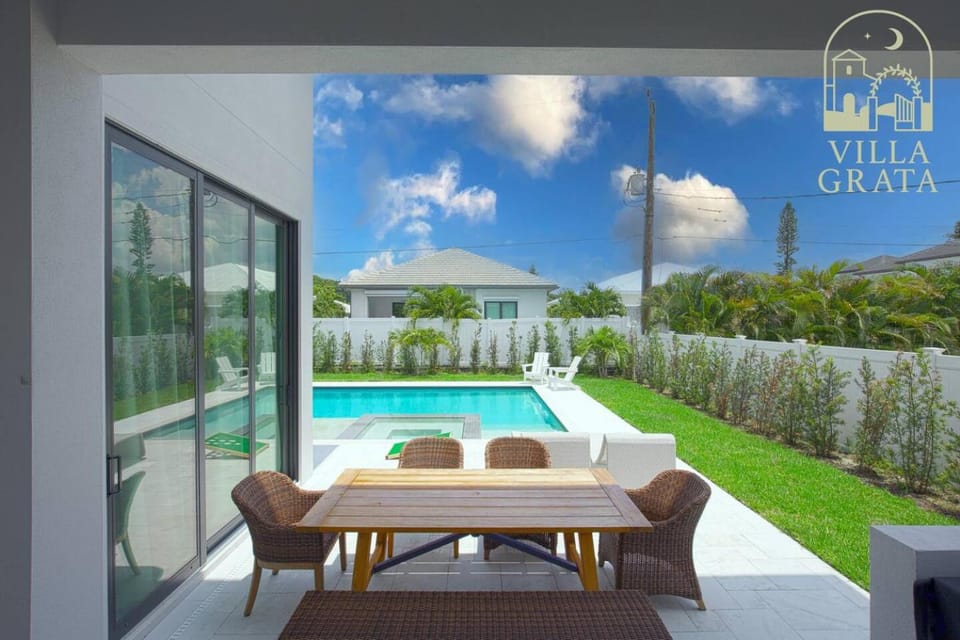 Naples Celebrations Two Villas & Connected Pools House in Naples Park