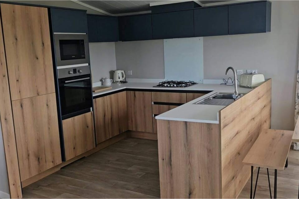 Cabin Sleeps 8 with Parking Cabin in Whitley Bay