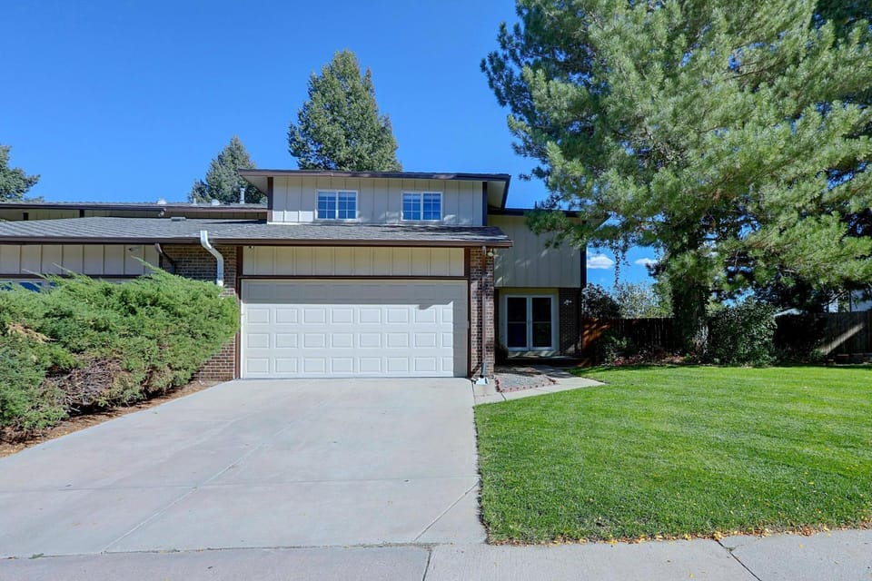Cherry Creek Reservoir Trail Access On-Site! House in Greenwood Village