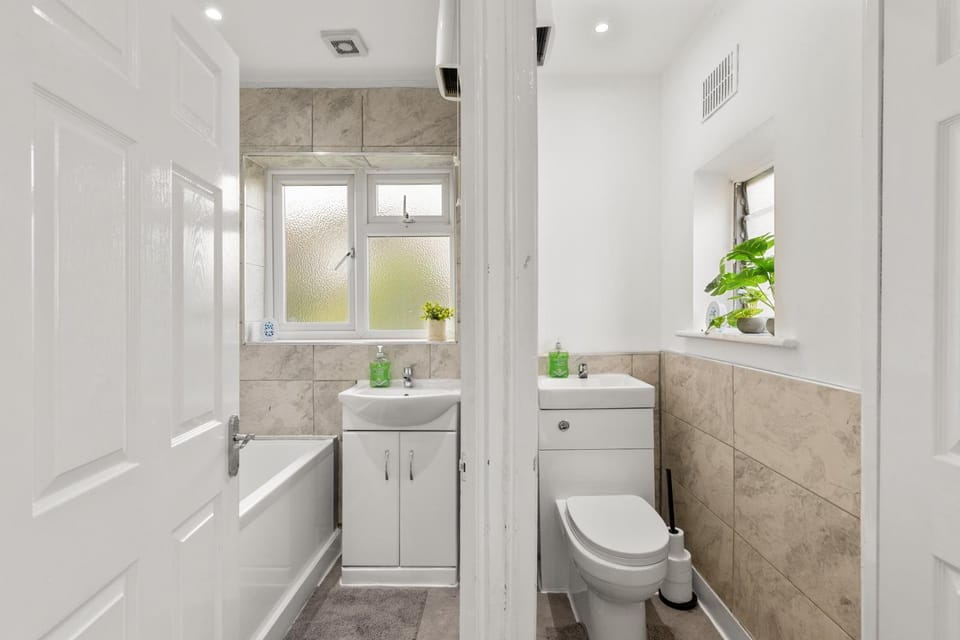 Khayat Homes - The Residence Apartment in Romford