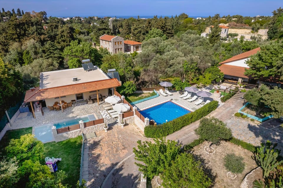 Property building, Day, Natural landscape, Bird's eye view, Pool view, Swimming pool, sunbed