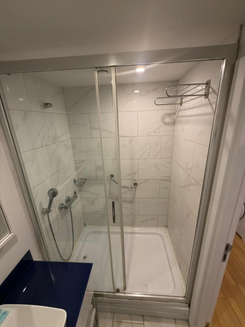 Shower, Bathroom, towels