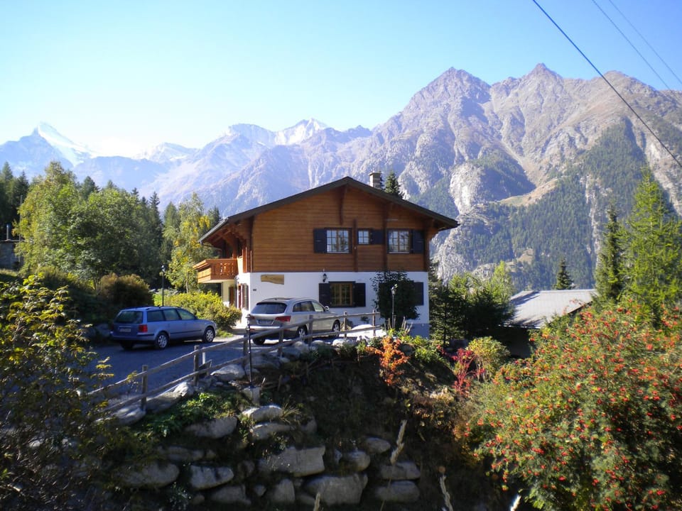 Property building, Garden, Garden view, Mountain view
