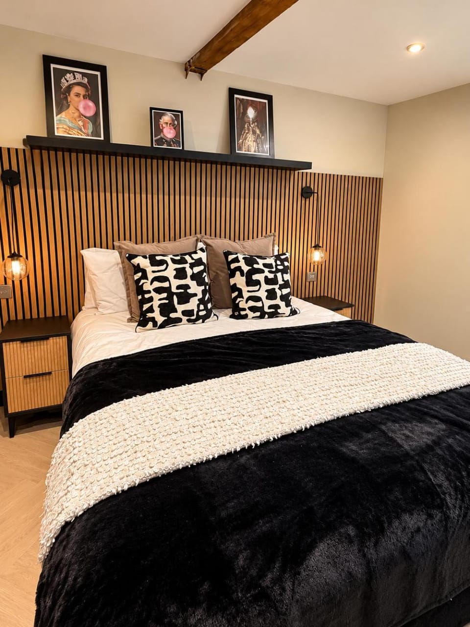 Stunning 3 Bed with Parking Apartment in Leeds