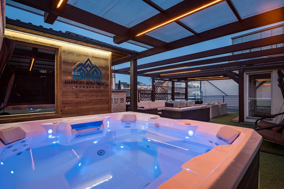 Hot Tub, Sauna