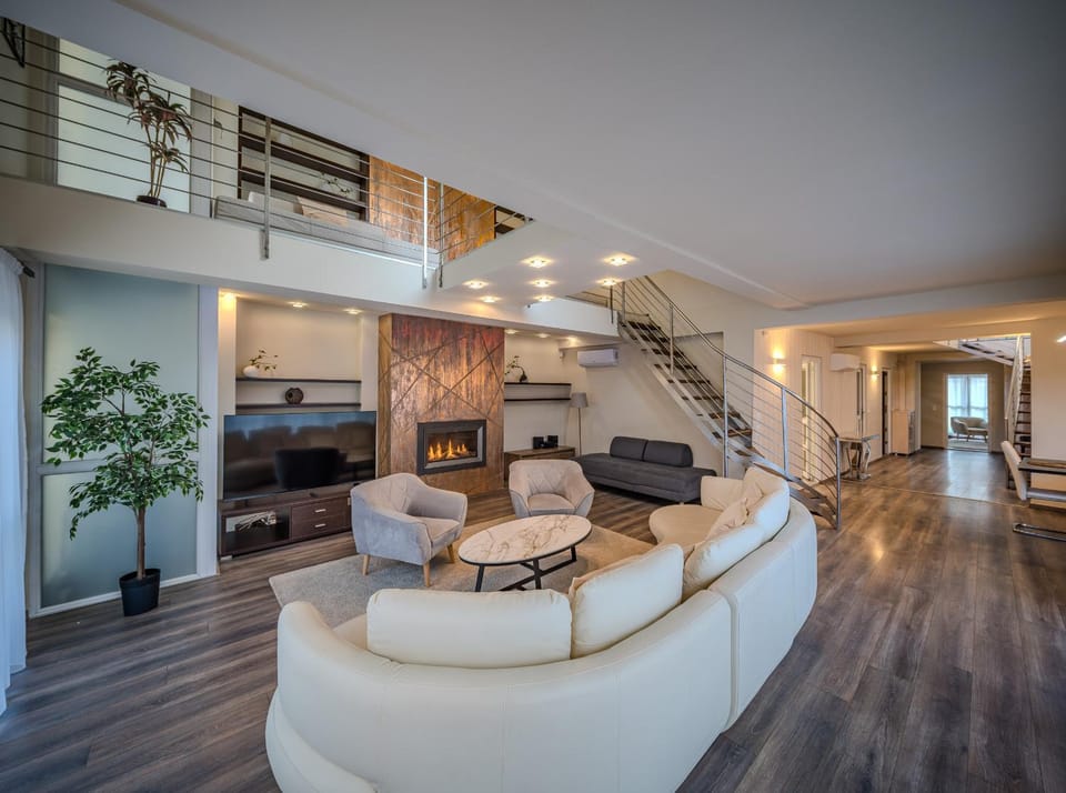 Living room, Seating area