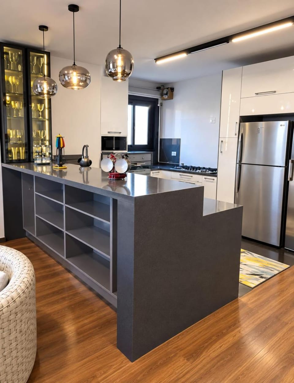 Kitchen or kitchenette, oven