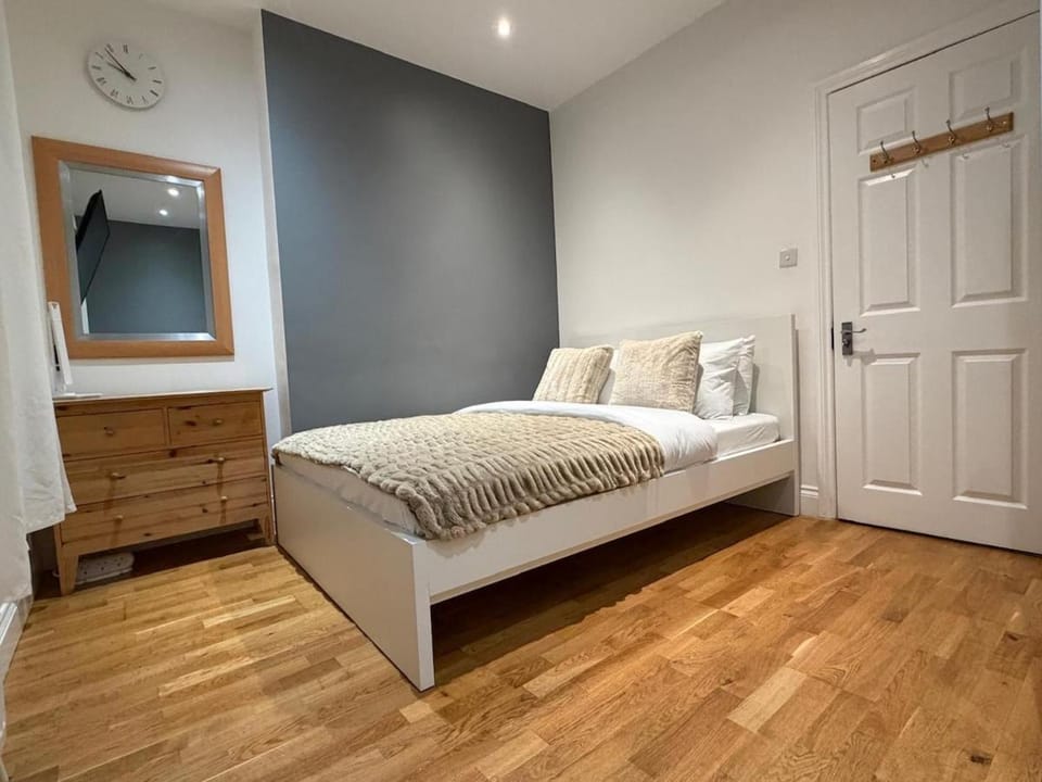 Sweet Flat with Rooftop Terrace Apartment in London Borough of Islington
