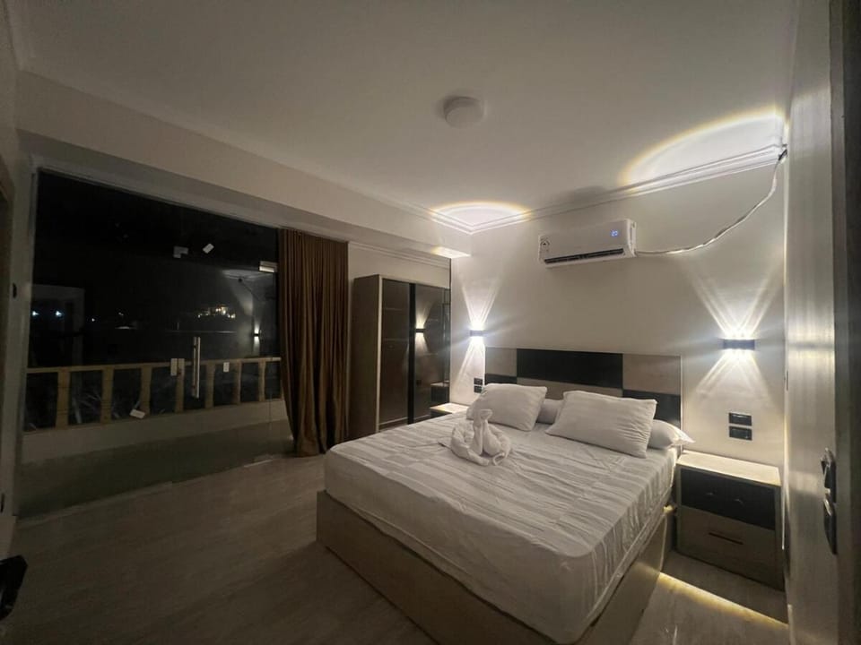 Bed, Night, Bedroom, air conditioner