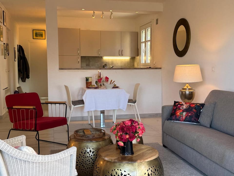 Kitchen or kitchenette, kitchen