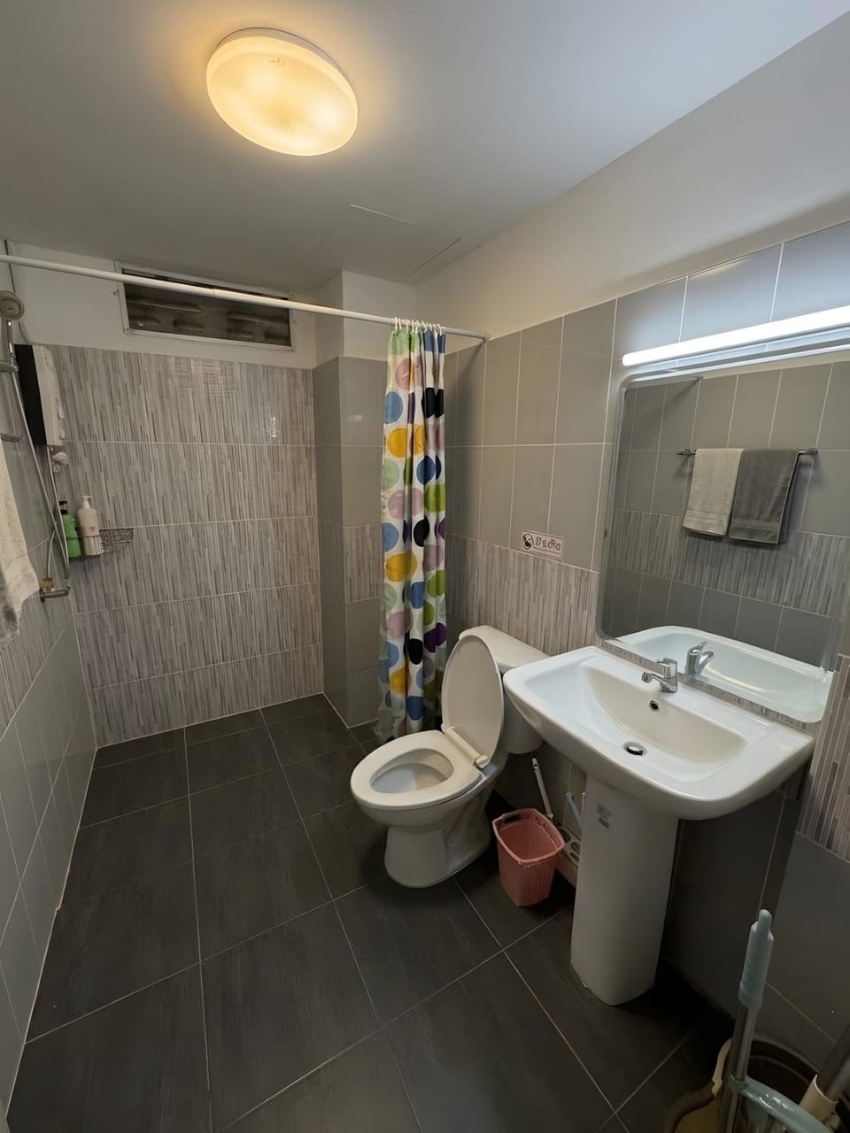 Shower, Toilet, Bathroom, Bath, bidet, towels