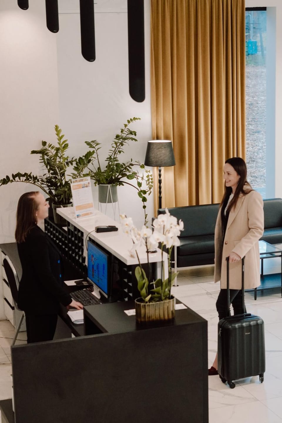 Staff, Lobby or reception, Guests