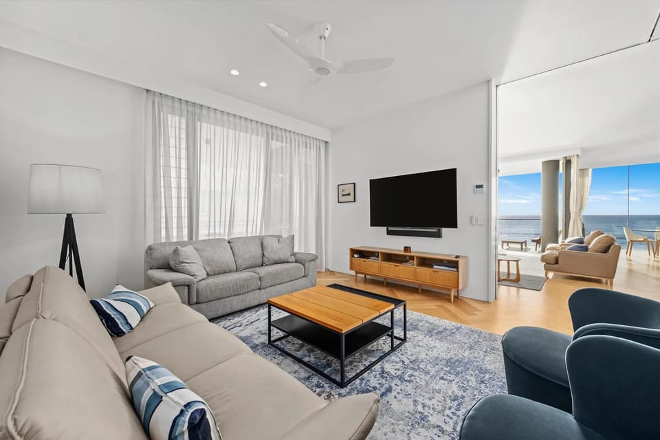 Main Beach Parade Residences Apartment in Surfers Paradise