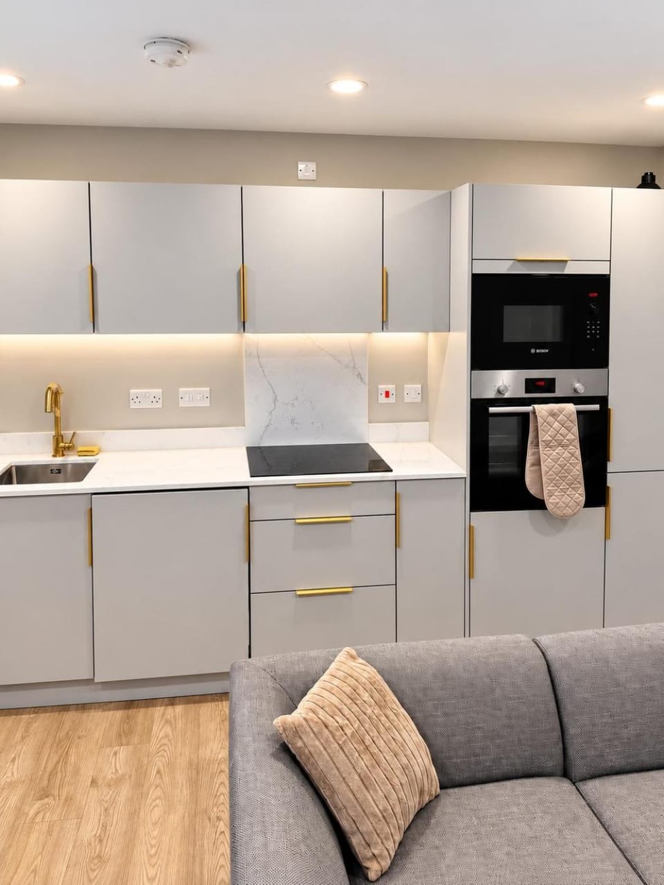 Kitchen or kitchenette, oven