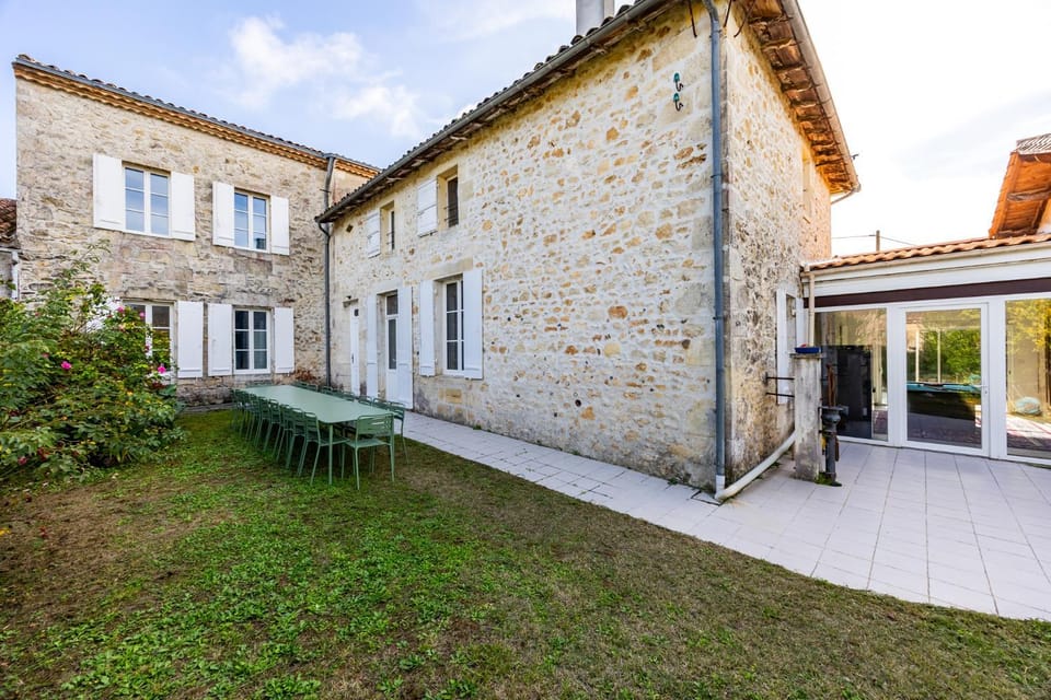 Property building, Patio, Garden, Dining area