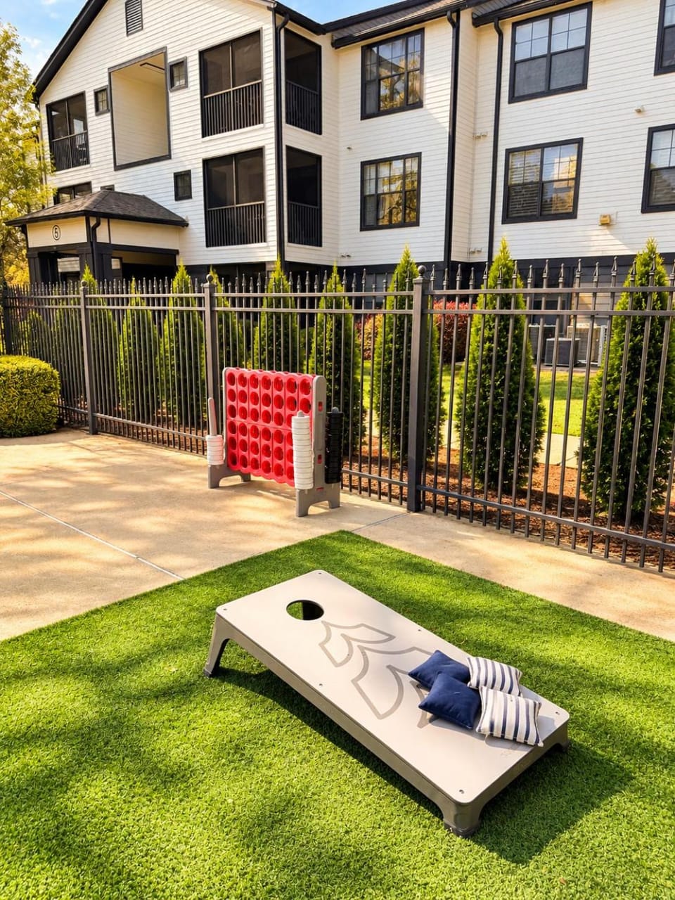 The End Zone With Weekday free shuttle apts Apartment in Athens