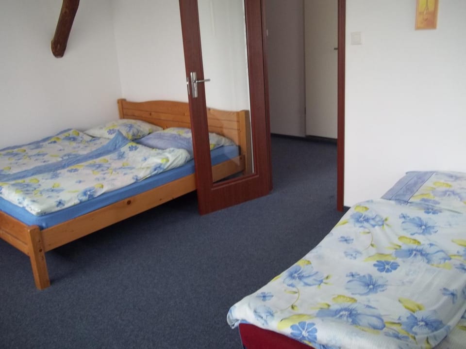Bed, cot, Family