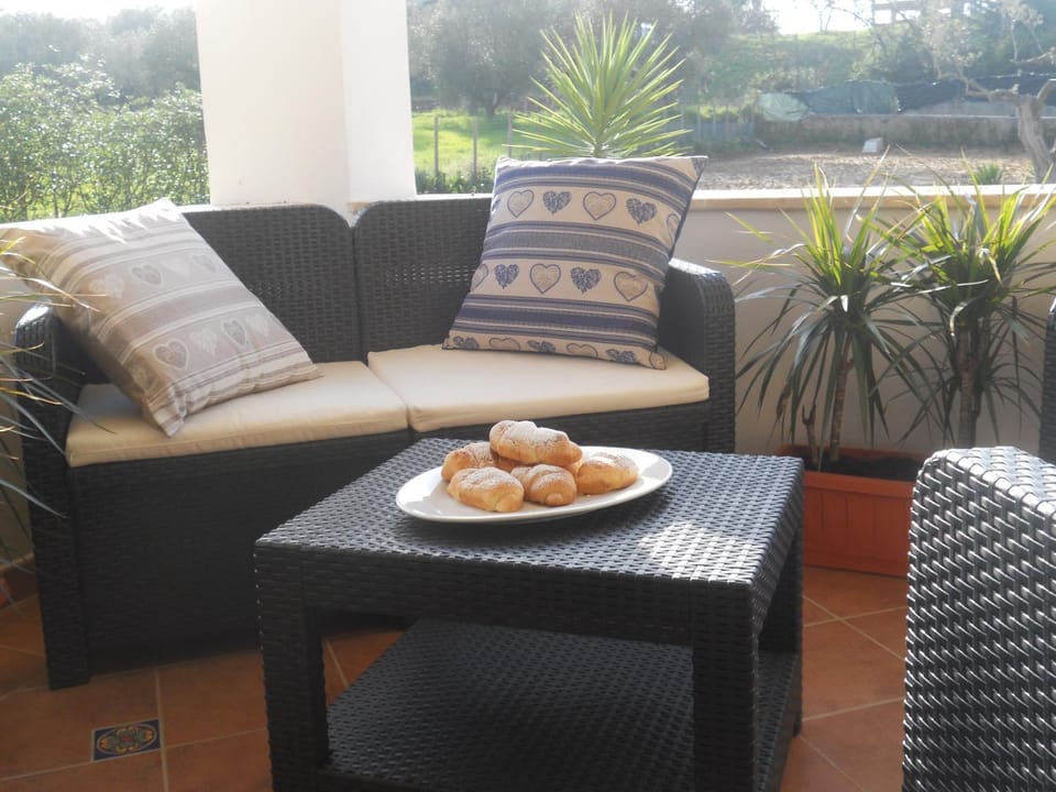 Day, Balcony/Terrace, Food