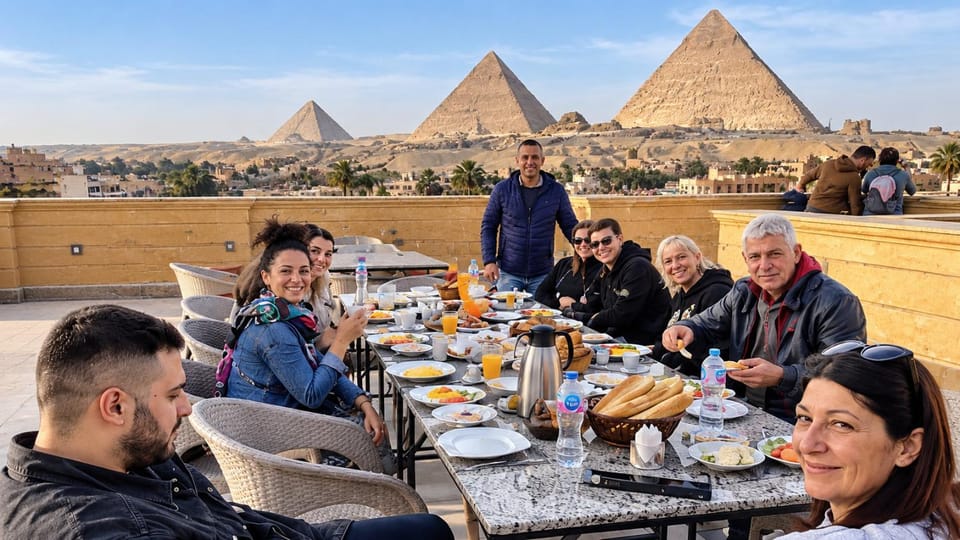Nearby landmark, Restaurant/places to eat, Day, Natural landscape, Guests, Breakfast, group of guests