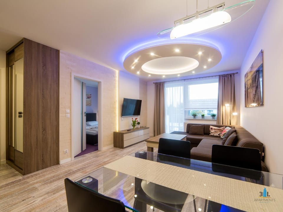 TV and multimedia, Photo of the whole room, Seating area, Dining area