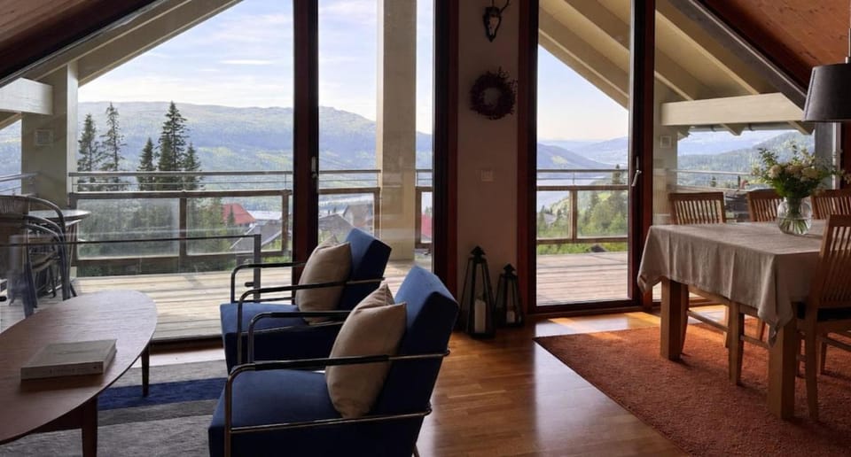 Natural landscape, View (from property/room), Balcony/Terrace, Living room, Seating area, Dining area, Mountain view